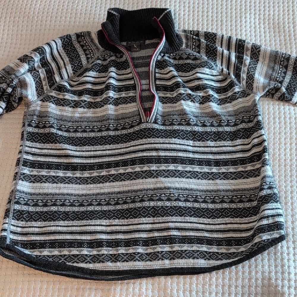 Eddie Bauer Black and Gray Patterned Sweater
